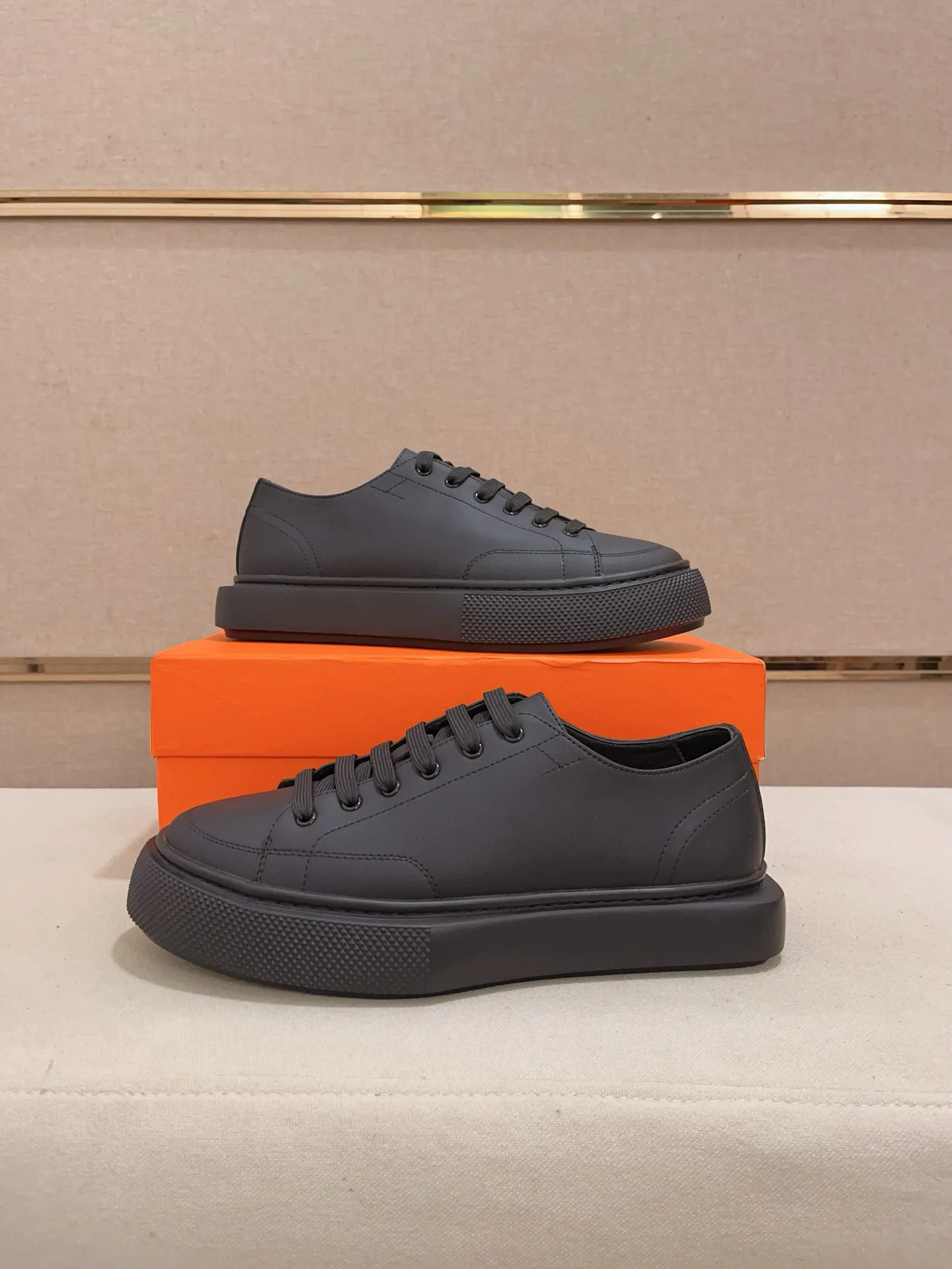 Men's clothing and shoes💰: 442💰《HERMES》【Classic original single version】Hermès; top 🔝purchase agent🔍🔍men's latest 🇺🇸 counter sales simultaneously, imported from Italy original ▲▲cowhide ▲▲ (high-end, nobility, class) ) Exquisite workmanship (Italian 🇮🇹 imported water-dyed 🐂 cowhide lining) sole: original sole provided by the original factory, ⚠️exclusive double-layer activity·TPR·rubber·combined molded outsole; super comfortable·wear-resistant·non-slip·environmental protection The real thing is more beautiful if you take the real thing (high quality, follow the order). You can enter and exit the counter at will * Number of yards: 38-44 (45 can be customized and cannot be returned or exchanged)